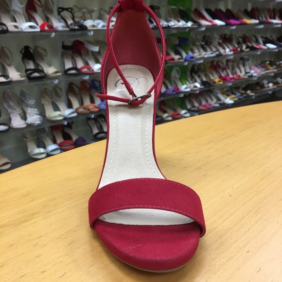 1 Left Delicious Red Ankle Strap 4” HEEL Sandal 10 - Picture 7 of 8